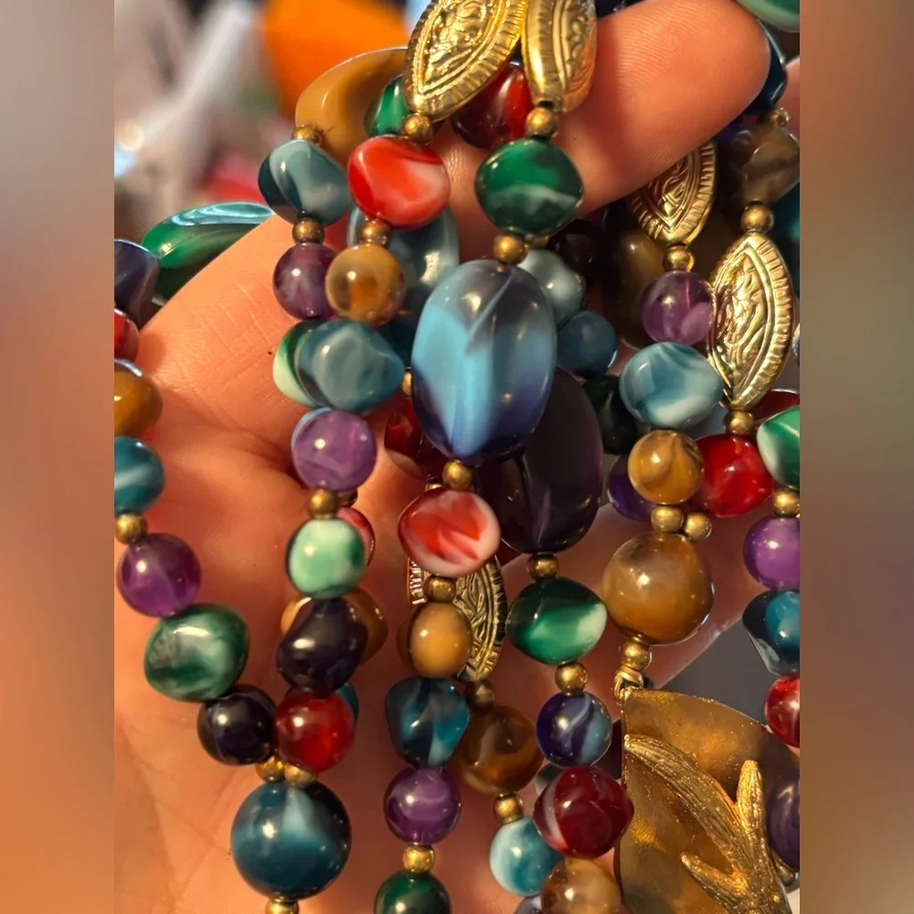 VINTAGE Genuine Lucite Statement Necklace • Gold Leaf Drop • Colorful Boho Luxe - Picture 16 of 16